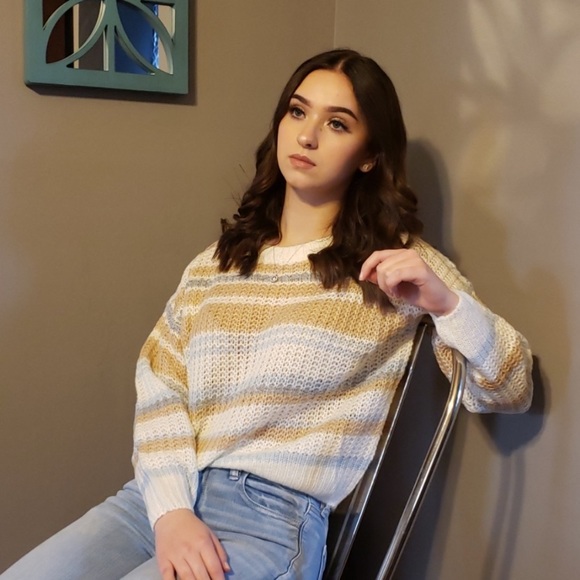 LAST ONE!!! NWT Spring SWEATER - Picture 4 of 6